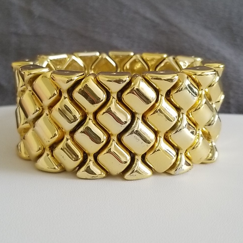 Elastic Goldtone Bracelet